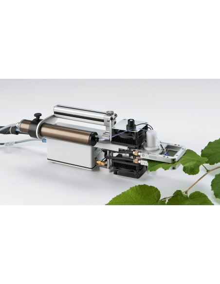 Fiberoptics PAM-Fluorometer 3050-F connected to the Standard Measuring Head 3010-S