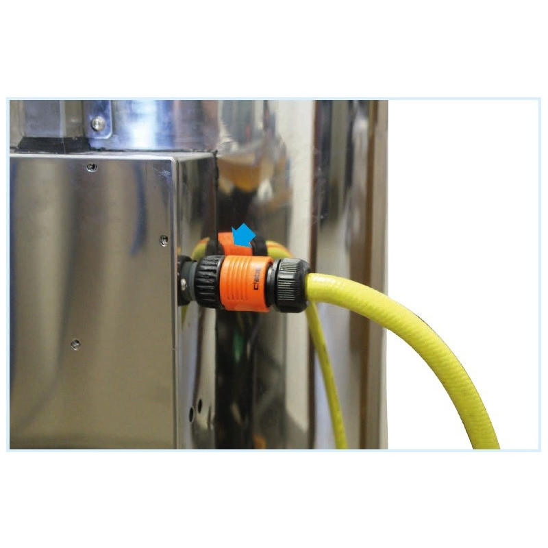 Tubo de fijación en "ENTRADA AGUA REFRIGERANTE" (Conector y manguera no incluidos).