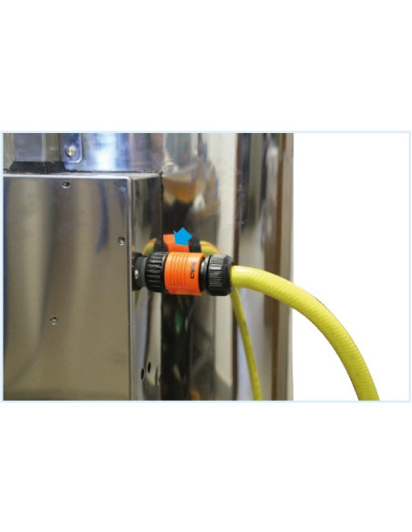 Tubo de fijación en "ENTRADA AGUA REFRIGERANTE" (Conector y manguera no incluidos).