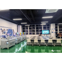 Estação de trabalho de formação de robôs industriais W-3 de 6 eixos 2